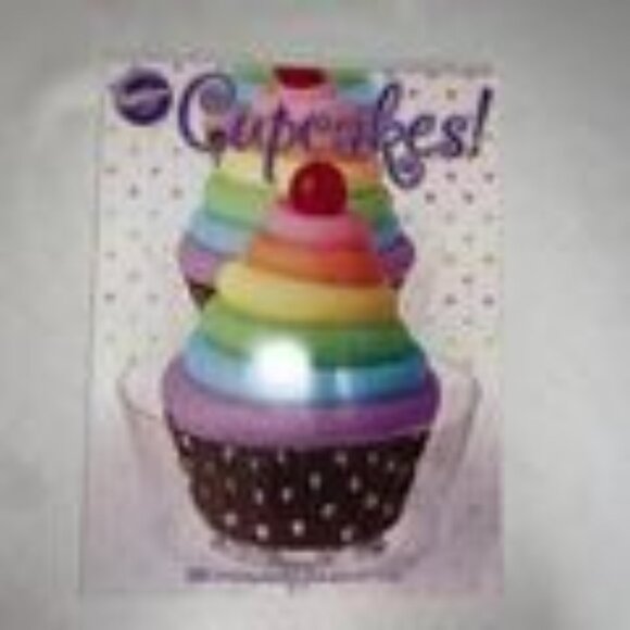 Wilton Cupcakes Cookbook 2011 Baking Idea Teaching Recipe GUide - Picture 1 of 7